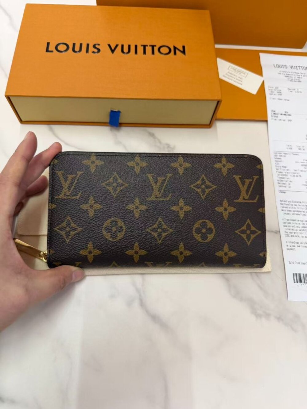 Louis Vuitton Zippy Wallet - Picture 2 of 16